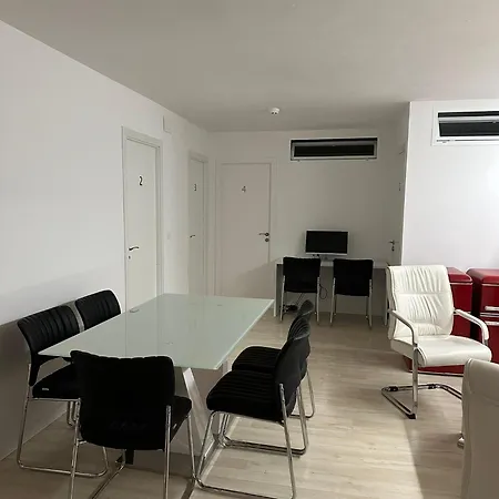 Aparthotel Mi Huesped Valencia, Aeropuerto