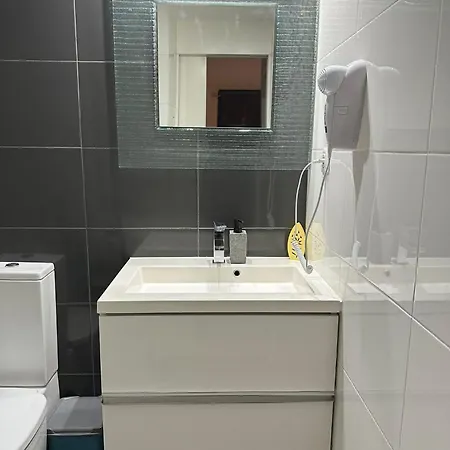 Mi Huesped Valencia, Aeropuerto