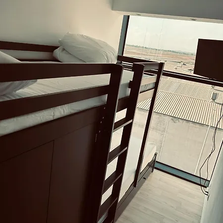 Mi Huesped Valencia, Aeropuerto